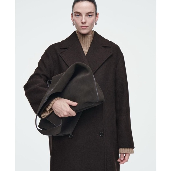 Brown Hobo Bag with Minimalist Design - Picture 4 of 8